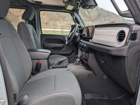 Used 2024 Jeep Wrangler Unlimited w/ Convenience Group image 30