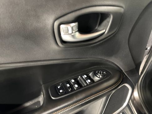 Used 2018 Jeep Compass Sport FWD image 15