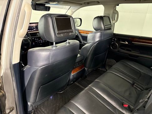 Used 2021 Lexus LX 570 4WD w/ Luxury Package image 37