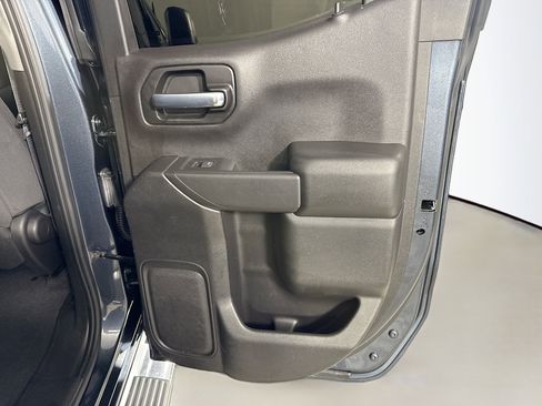 Used 2020 Chevrolet Silverado 1500 Custom w/ Custom Value Package image 28