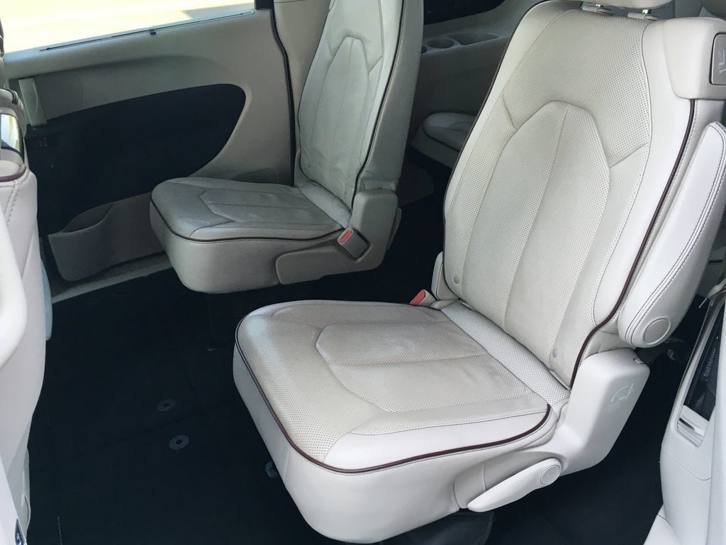 Used 2017 Chrysler Pacifica Limited FWD image 25