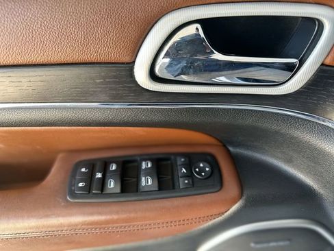 Used 2018 Jeep Grand Cherokee Summit image 14