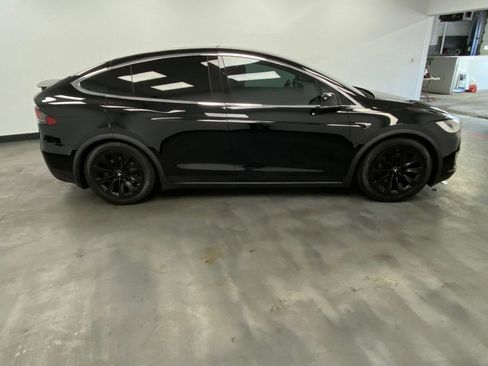 Used 2018 Tesla Model X 75D image 7