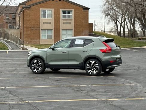Used 2023 Volvo XC40 B5 Ultimate w/ Protection Package Premier image 7
