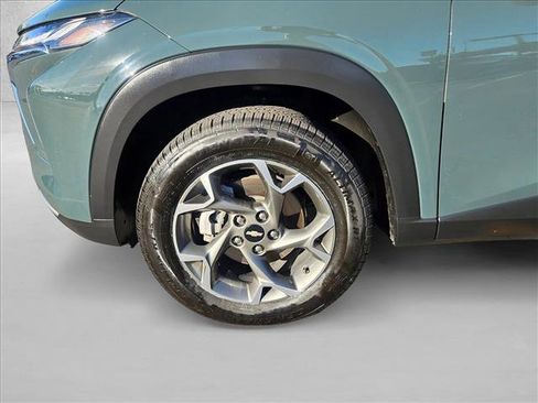 Used 2025 Chevrolet Trax LT FWD image 21