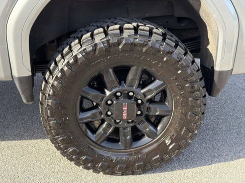 Used 2024 GMC Sierra 2500 AT4 w/ Technology Package image 12