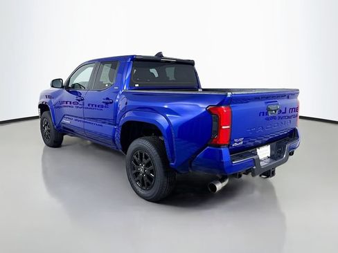 Used 2025 Toyota Tacoma SR5 AWD/4WD image 5