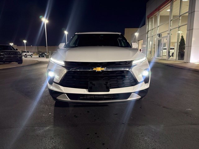 Used 2025 Chevrolet Blazer LT AWD/4WD image 2