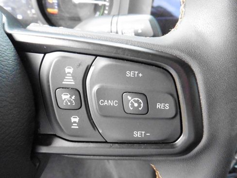 Used 2024 Jeep Wrangler Unlimited AWD/4WD image 8