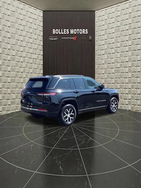Certified 2025 Jeep Grand Cherokee Limited AWD/4WD image 4