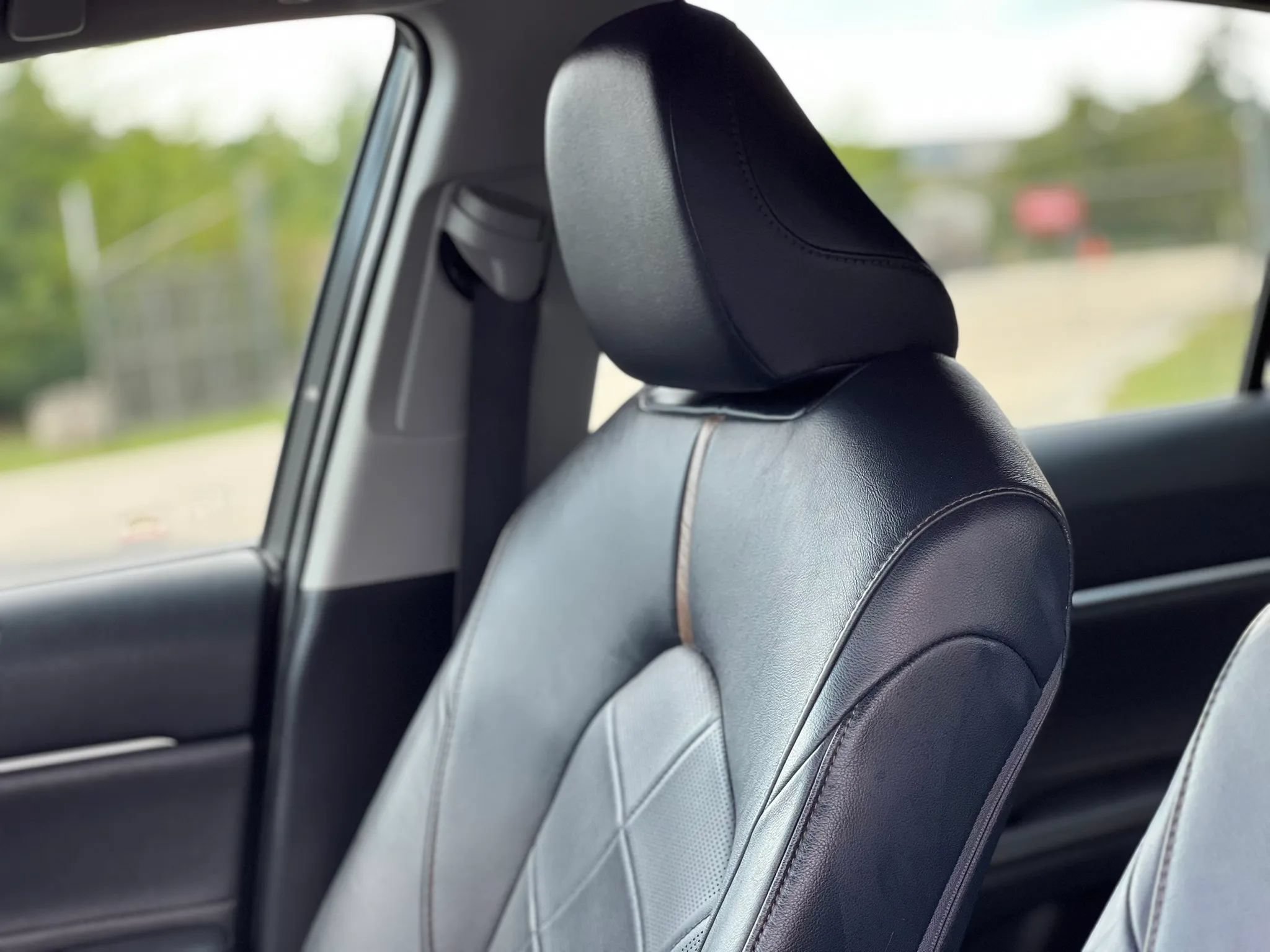 Used 2018 Toyota Camry XLE FWD image 32