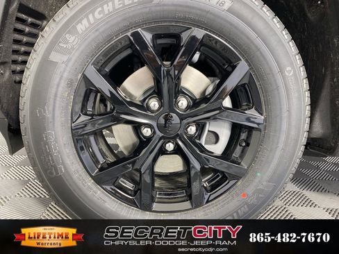 New 2026 Jeep Grand Cherokee Altitude image 9