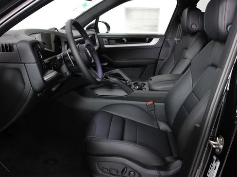 New 2026 Porsche Cayenne image 5