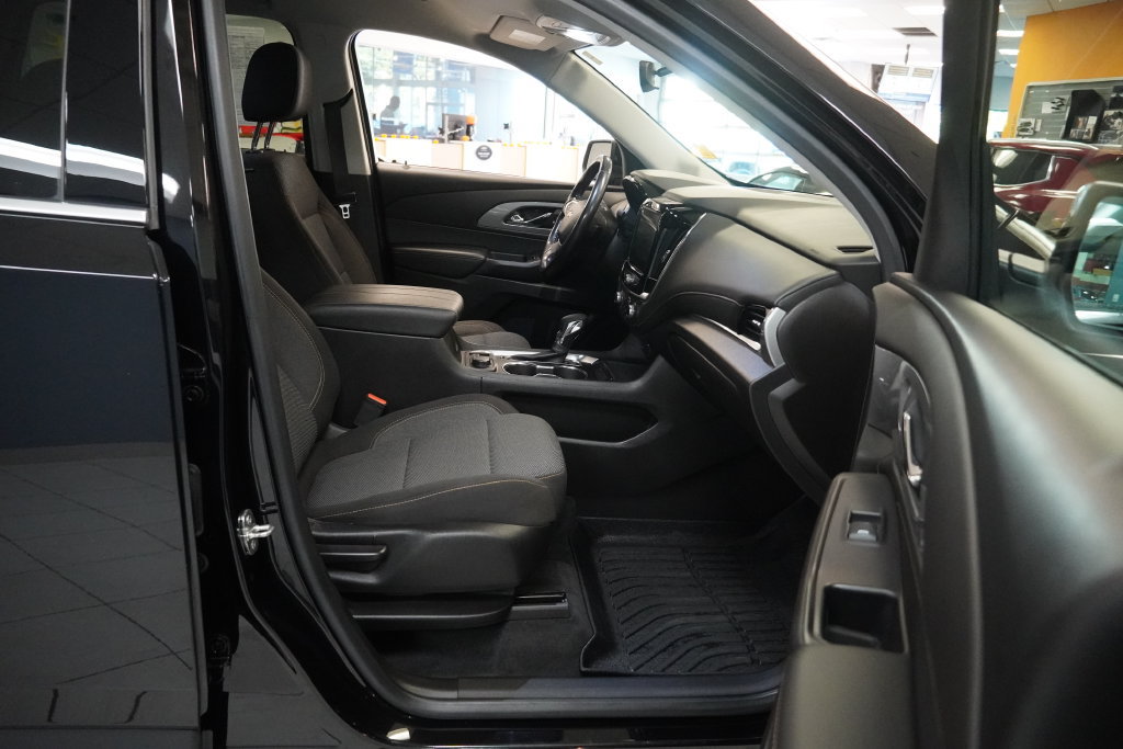 Used 2021 Chevrolet Traverse LT FWD image 12