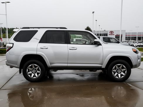Certified 2024 Toyota 4Runner TRD Off-Road AWD/4WD image 9