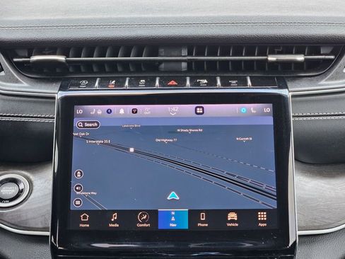 Used 2023 Jeep Grand Cherokee L Limited image 18