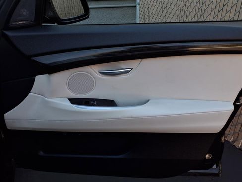 Used 2017 BMW 550i Gran Turismo xDrive image 23