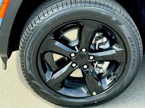 New 2026 Jeep Grand Cherokee L Limited AWD/4WD image 17