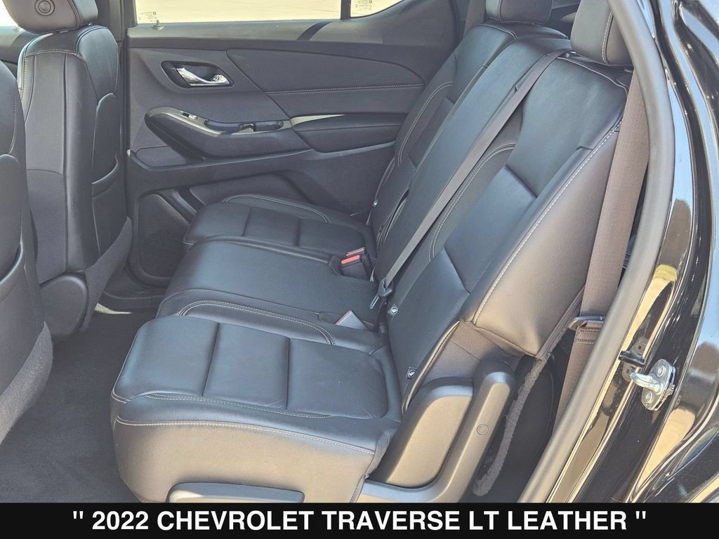 Used 2022 Chevrolet Traverse LT FWD image 16
