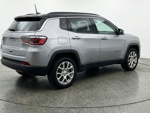 Used 2025 Jeep Compass Limited image 9