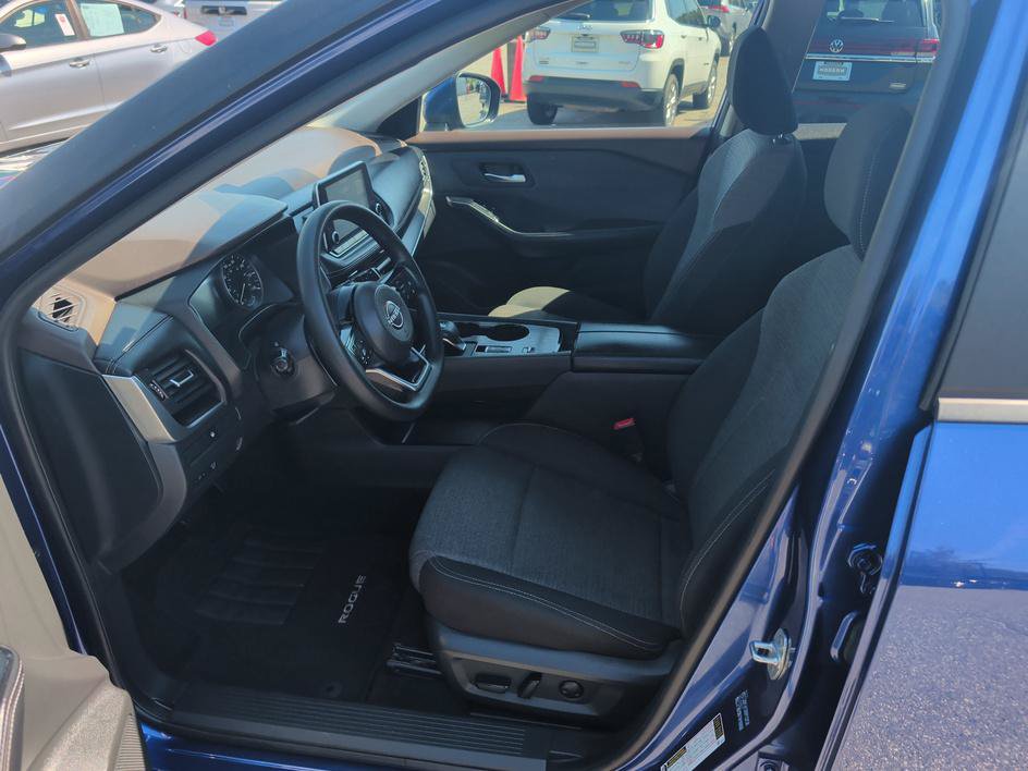 Used 2023 Nissan Rogue SV FWD image 8
