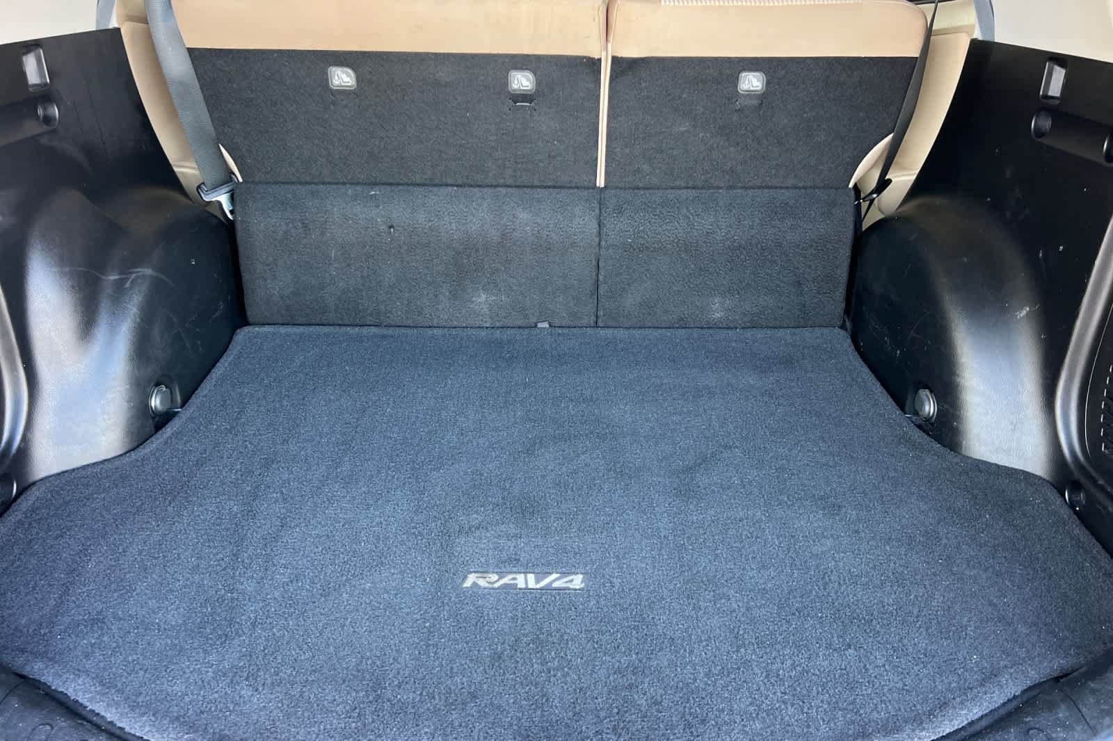 Used 2013 Toyota RAV4 LE AWD/4WD image 15