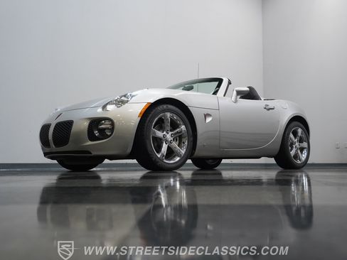 Used 2007 Pontiac Solstice GXP w/ Premium Package RWD image 21