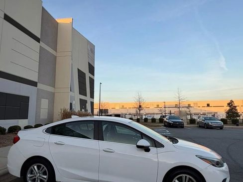 Used 2017 Chevrolet Cruze LT w/ Leather Package image 2