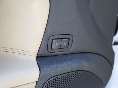 Used 2011 Lincoln MKZ w/ 102A Rapid Spec Order Code FWD image 5