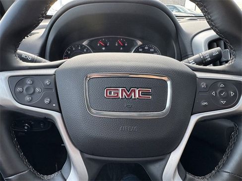 Used 2024 GMC Terrain SLT image 23