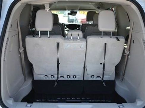 Used 2021 Chrysler Pacifica Touring-L FWD image 24