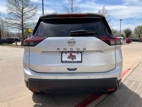 Used 2025 Nissan Rogue SV image 7