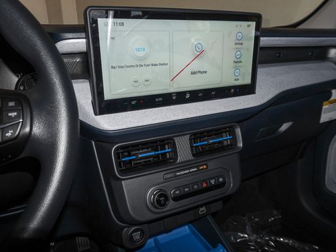 New 2025 Ford Maverick XLT image 30