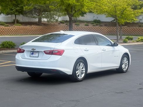 Used 2017 Chevrolet Malibu LT FWD image 4