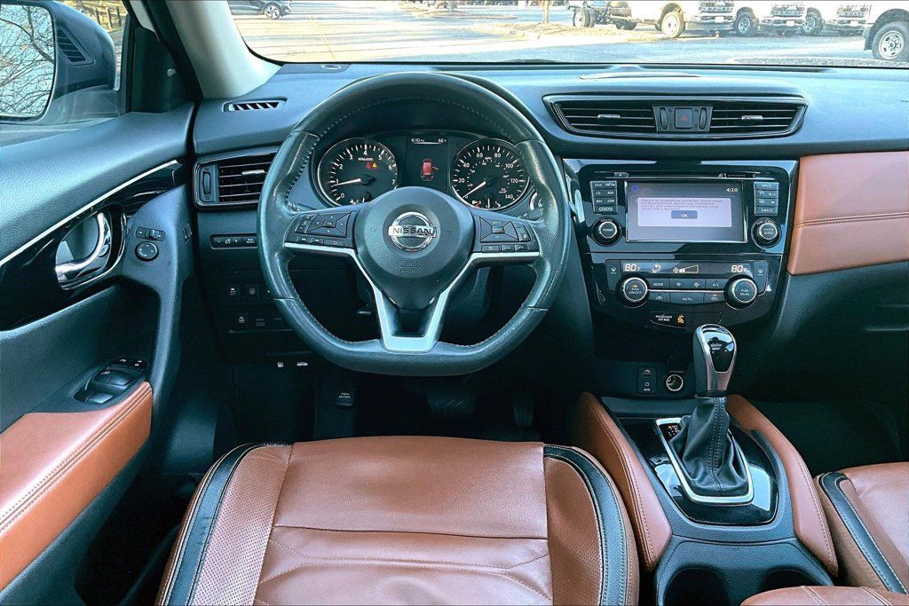 Used 2017 Nissan Rogue SL w/ SL Premium Package AWD/4WD image 5