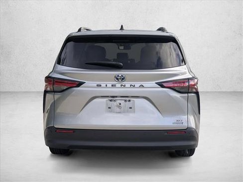 Used 2022 Toyota Sienna XLE FWD image 6