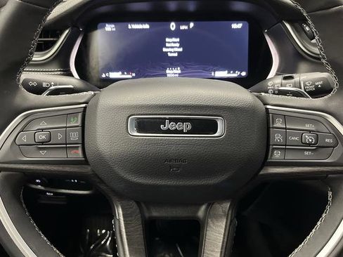 Used 2025 Jeep Grand Cherokee L Limited w/ Luxury Tech Group II image 17