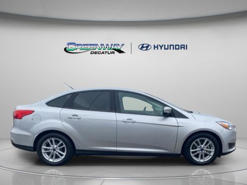 Used 2017 Ford Focus SE image 9
