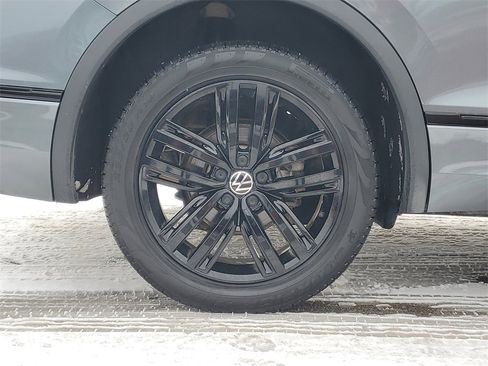 Used 2022 Volkswagen Tiguan SE R-Line image 5
