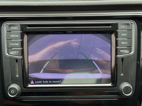 Used 2016 Volkswagen Passat 1.8T SE FWD image 25