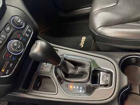 Used 2019 Jeep Cherokee Limited FWD image 31