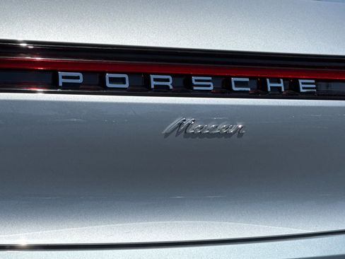 Used 2022 Porsche Macan AWD/4WD image 22