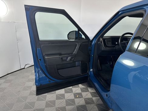 Used 2022 Rivian R1T Launch Edition image 14