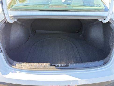 Certified 2025 Hyundai Elantra SE FWD image 17