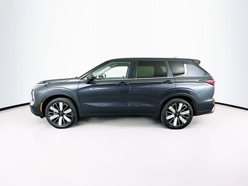 Used 2025 Mitsubishi Outlander SE image 4