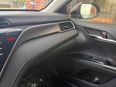 Used 2018 Toyota Camry SE image 33