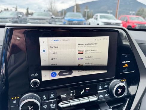 Used 2023 Toyota Highlander XLE image 33