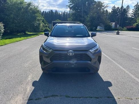 Used 2022 Toyota RAV4 XLE w/ Carpet Mat Package (TMS) AWD/4WD image 8