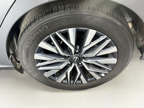 Used 2025 Nissan Altima 2.5 SV image 11