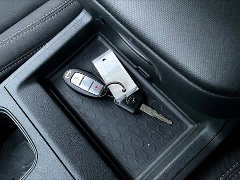 Used 2022 Nissan Frontier SV image 11